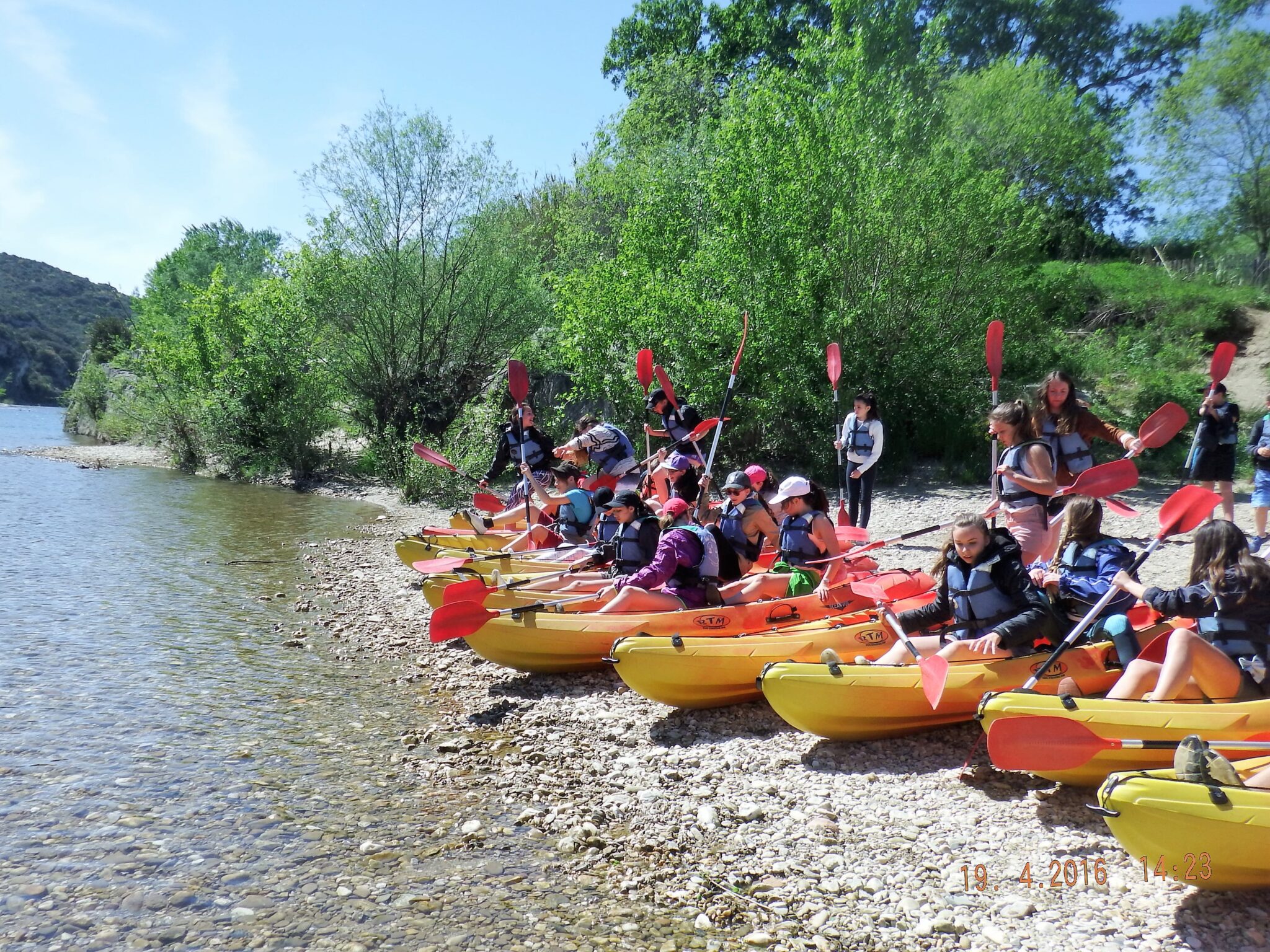 groupe scolaire canoe pont du gard
