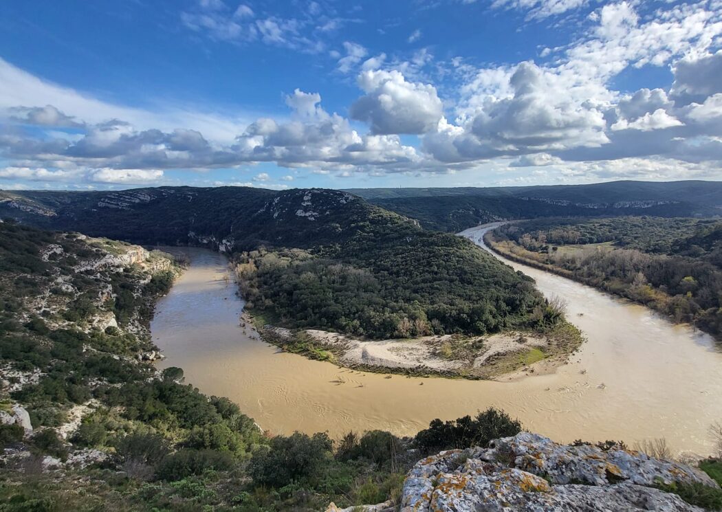 Le site du castellas permet de voir la crue du Gardon